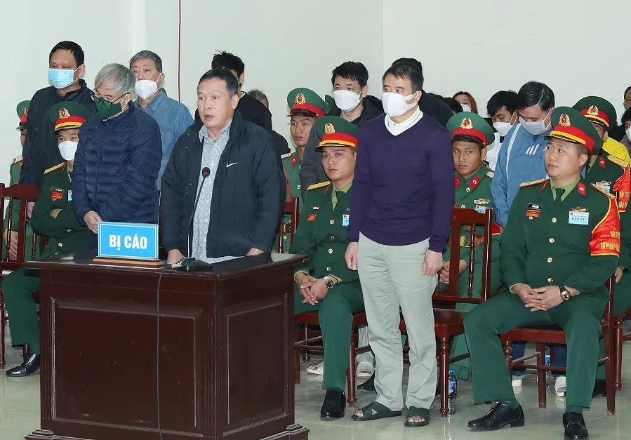 Các bị cáo trong phiên tòa phúc thẩm ngày 27-12. Ảnh: TACC Các bị cáo trong phiên tòa phúc thẩm ngày 27-12. Ảnh: TACC