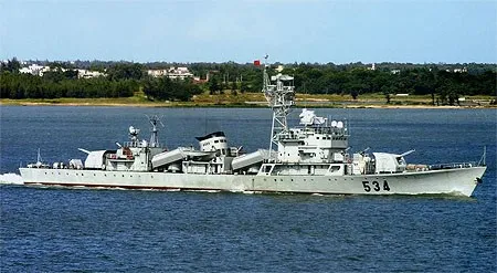 Vạch mặt những tàu chiến Trung Quốc hộ tống giàn khoan HD-981 ảnh 2