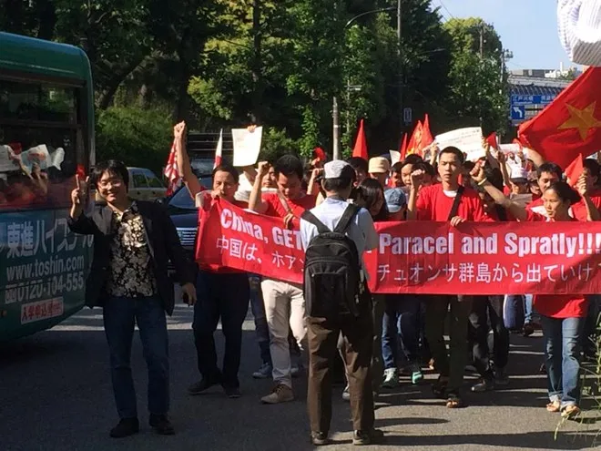 Người Việt tại Nhật phản đối trước Sứ quán Trung Quốc ảnh 12