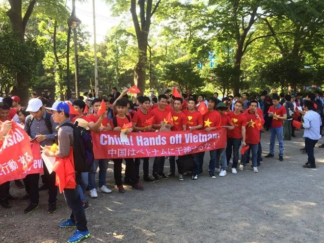 Người Việt tại Nhật phản đối trước Sứ quán Trung Quốc ảnh 4