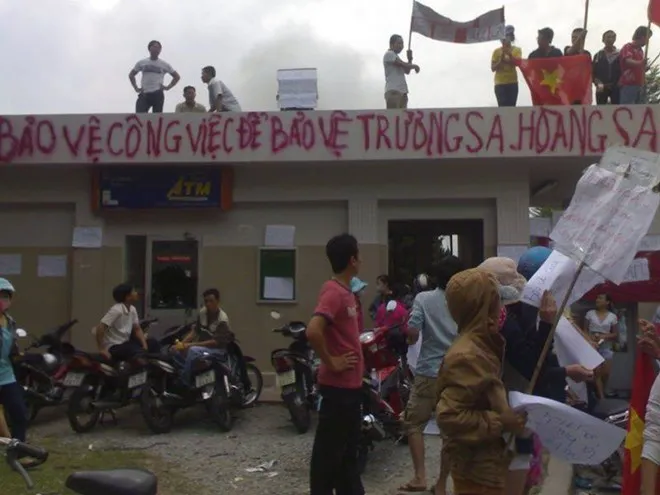 Bình Dương: Công nhân tự in tờ rơi kêu gọi “không mắc mưu kẻ xấu” ảnh 1 Bình Dương: Công nhân tự in tờ rơi kêu gọi “không mắc mưu kẻ xấu” ảnh 1