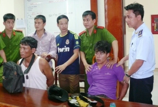 Hà Tĩnh: Bắt vụ vận chuyển 10 ngàn viên hồng phiến ảnh 1