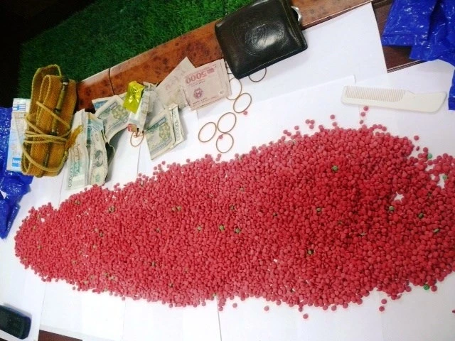 Hà Tĩnh: Bắt vụ vận chuyển 10 ngàn viên hồng phiến ảnh 2