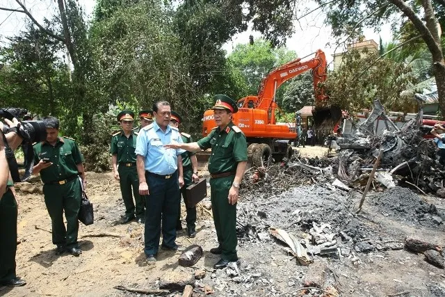 Ảnh đặc biệt tướng lĩnh quân đội thị sát hiện trường trực thăng rơi ảnh 7