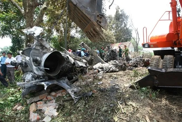 Ảnh đặc biệt tướng lĩnh quân đội thị sát hiện trường trực thăng rơi ảnh 14