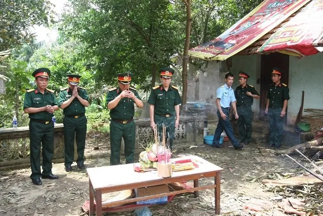 Ảnh đặc biệt tướng lĩnh quân đội thị sát hiện trường trực thăng rơi ảnh 10