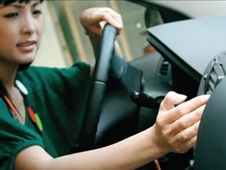 Những thói quen phụ nữ nên bỏ khi lái xe ảnh 1