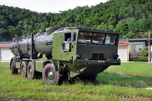 Cơ động ra vị trí huấn luyện. Thực hành trên xe nạp đạn tên lửa. Xe bệ phóng tên lửa vào vị trí thực hành nạp đạn. Chuẩn bị nạp đạn. Phân đội trưởng giao nhiệm vụ cho kíp chiến đấu. Trắc thủ tên lửa cơ động vào vị trí. Kíp chiến đấu thực hiện kiểm tra tên lửa sau khi nạp đạn. Sẵn sàng cơ động thực hiện nhiệm vụ. Kiểm tra, bảo dưỡng khí tài sau giờ huấn luyện. Cơ động ra vị trí huấn luyện. Thực hành trên xe nạp đạn tên lửa. Xe bệ phóng tên lửa vào vị trí thực hành nạp đạn. Chuẩn bị nạp đạn. Phân đội trưởng giao nhiệm vụ cho kíp chiến đấu. Trắc thủ tên lửa cơ động vào vị trí. Kíp chiến đấu thực hiện kiểm tra tên lửa sau khi nạp đạn. Sẵn sàng cơ động thực hiện nhiệm vụ. Kiểm tra, bảo dưỡng khí tài sau giờ huấn luyện.