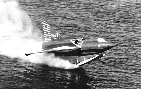 Convair F-2Y Sea Dart chạy đà cất cánh. 10 máy bay quân sự kỳ dị của Mỹ (kỳ 1)