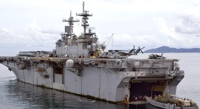 Nhật Bản quyết mua tàu đổ bộ khổng lồ đối đầu Trung Quốc ảnh 2