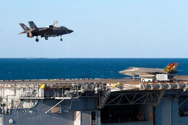 Nhật Bản quyết mua tàu đổ bộ khổng lồ đối đầu Trung Quốc ảnh 10