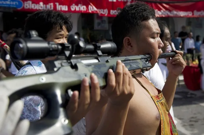 Đừng sốc: Đây chỉ là hình ảnh những tín đồ xỏ khuyên kì dị ảnh 12