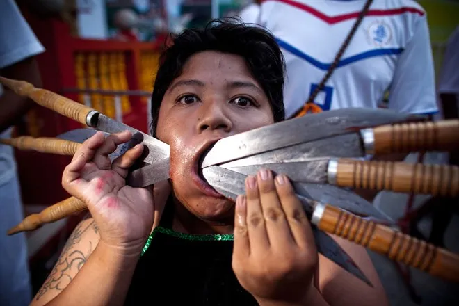 Đừng sốc: Đây chỉ là hình ảnh những tín đồ xỏ khuyên kì dị ảnh 14