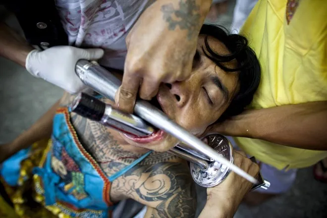 Đừng sốc: Đây chỉ là hình ảnh những tín đồ xỏ khuyên kì dị ảnh 10