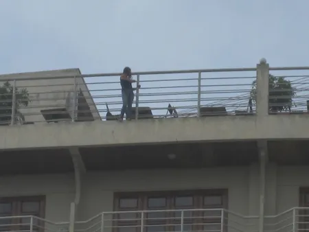 Nghẹt thở giải cứu thiếu phụ đòi tự tử ở khách sạn ảnh 5