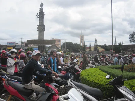 Nghẹt thở giải cứu thiếu phụ đòi tự tử ở khách sạn ảnh 7