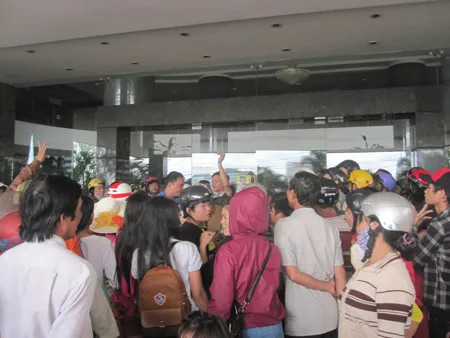 Nghẹt thở giải cứu thiếu phụ đòi tự tử ở khách sạn ảnh 8