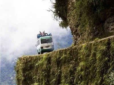 Từ tai nạn thảm khốc Lào Cai, kỹ thuật sinh tử lái xe xuống đèo, dốc ảnh 4 Từ tai nạn thảm khốc Lào Cai, kỹ thuật sinh tử lái xe xuống đèo, dốc ảnh 4