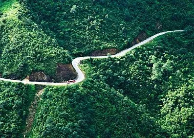 Từ tai nạn thảm khốc Lào Cai, kỹ thuật sinh tử lái xe xuống đèo, dốc ảnh 1 Từ tai nạn thảm khốc Lào Cai, kỹ thuật sinh tử lái xe xuống đèo, dốc ảnh 1