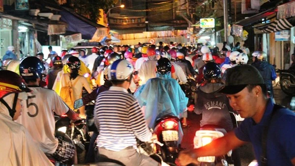 Đường Sài Gòn ngập nặng, giao thông hỗn loạn ảnh 4