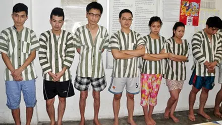 Những nghi can bị tạm giữ. Ảnh: Quốc Thắng