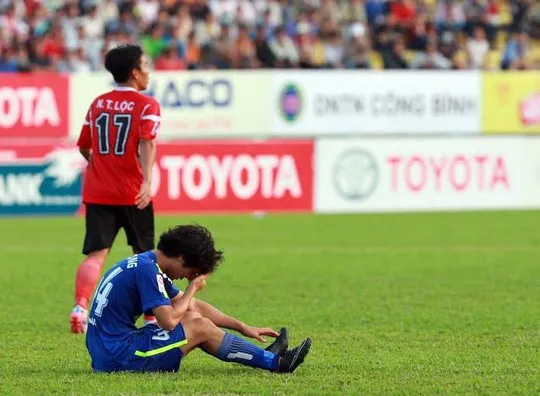 Công Phượng gục đầu sau trận