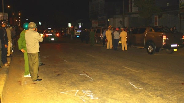 Đi ngược chiều, rút thẻ ngành dọa nạt, đánh người ảnh 3