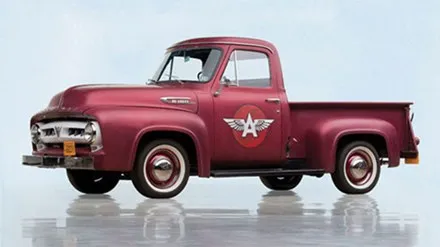 Chiếc Mercury M100 đời 1953 trong bộ sưu tập.