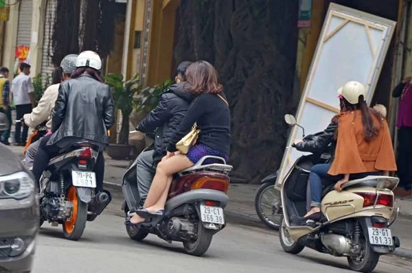 Nhiều người dân vi phạm giao thông dịp Tết ảnh 4