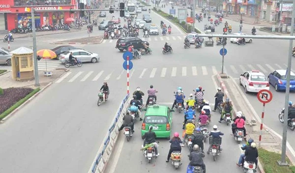 Nhiều người dân vi phạm giao thông dịp Tết ảnh 8