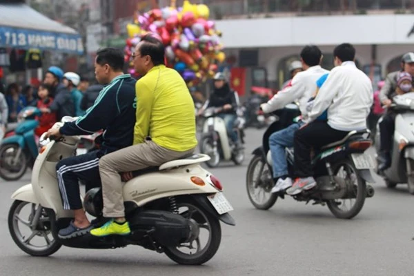 Nhiều người dân vi phạm giao thông dịp Tết ảnh 2