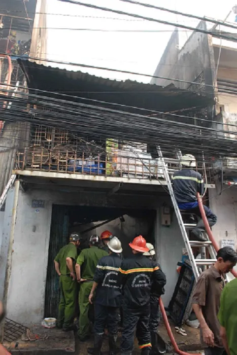 Cháy nhà sau nhiều tiếng nổ lớn ảnh 4