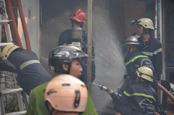 Cháy nhà sau nhiều tiếng nổ lớn ảnh 2