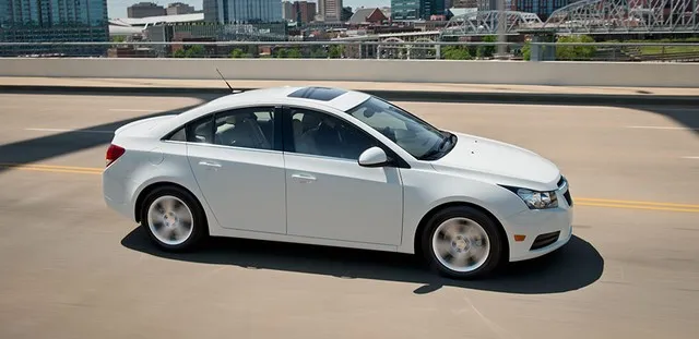 Chọn xe nào trong tầm giá từ 650 đến 700 triệu đồng? ảnh 2