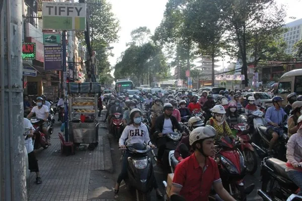 Đâm xe liên hoàn ở trung tâm Sài Gòn, giao thông kẹt cứng ảnh 4