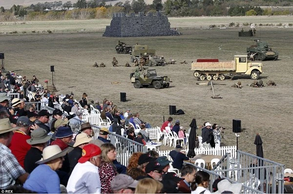  New Zealand: Máy bay nổ tung trên không, phi công may mắn thoát chết ảnh 13