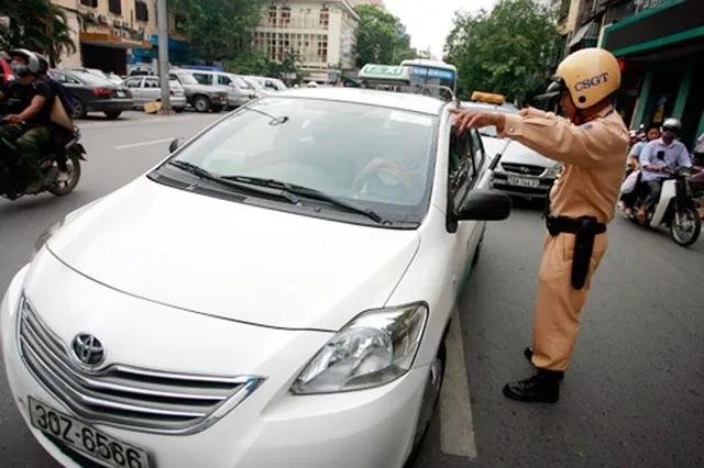 Ảnh minh họa. De-vach-lien-vi-tranh-xe-khac-bi-phat-16-trieu-don