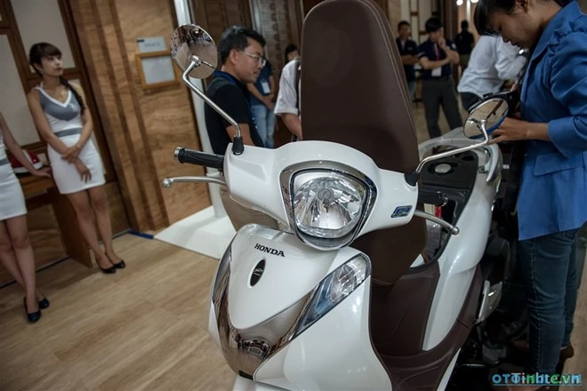 Vì sao xe tay ga đắt tiền nên dùng xăng A95?