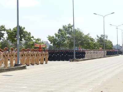 Hàng nghìn cảnh sát luyện tập cho Lễ diễu binh ngày 30/4 ảnh 2