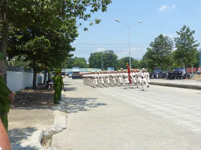 Hàng nghìn cảnh sát luyện tập cho Lễ diễu binh ngày 30/4 ảnh 8