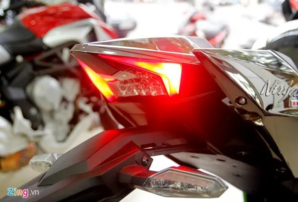 Cận cảnh siêu môtô Ninja H2 đầu tiên về Việt Nam ảnh 14
