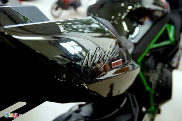 Cận cảnh siêu môtô Ninja H2 đầu tiên về Việt Nam ảnh 9