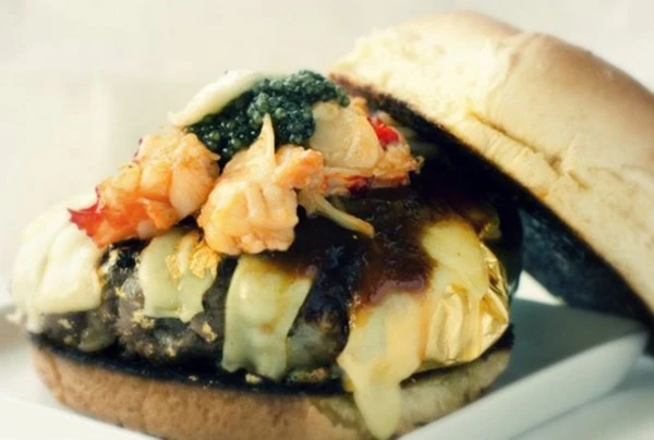 Té ngửa với bát phở khủng giá 100 triệu đồng ảnh 1