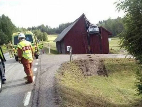 Những tai nạn ôtô kỳ cục nhất thế gian ảnh 4