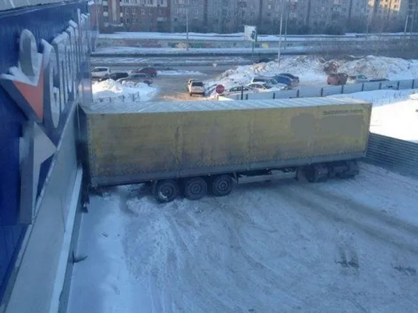 Những tai nạn ôtô kỳ cục nhất thế gian ảnh 6