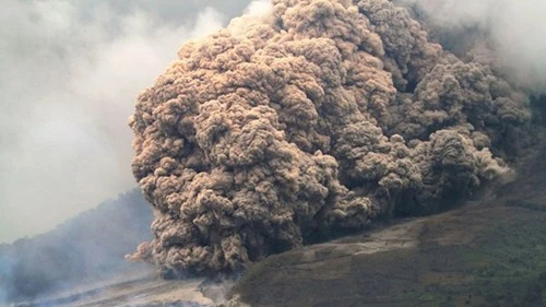 Indonesia: Núi lửa lại phun trào như ngày tận thế - ảnh 4