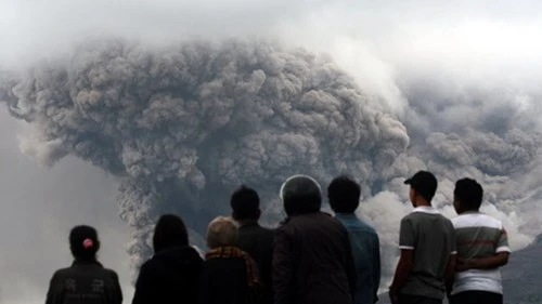 Indonesia: Núi lửa lại phun trào như ngày tận thế - ảnh 5