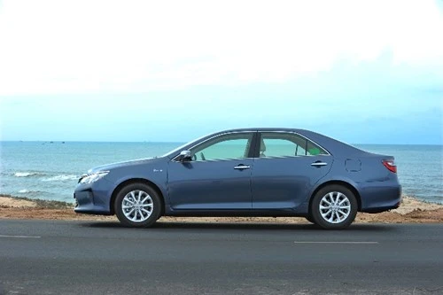 [ĐÁNH GIÁ] Toyota Camry 2.0E: Vua thực dụng - ảnh 2