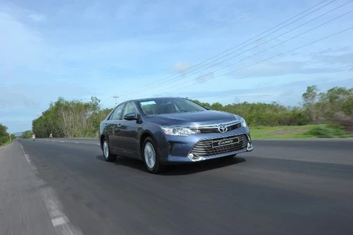 [ĐÁNH GIÁ] Toyota Camry 2.0E: Vua thực dụng - ảnh 4