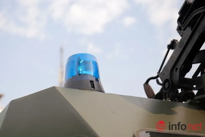 Cận cảnh xe chống đạn RAM-MKIII của lực lượng an ninh Việt Nam ảnh 10